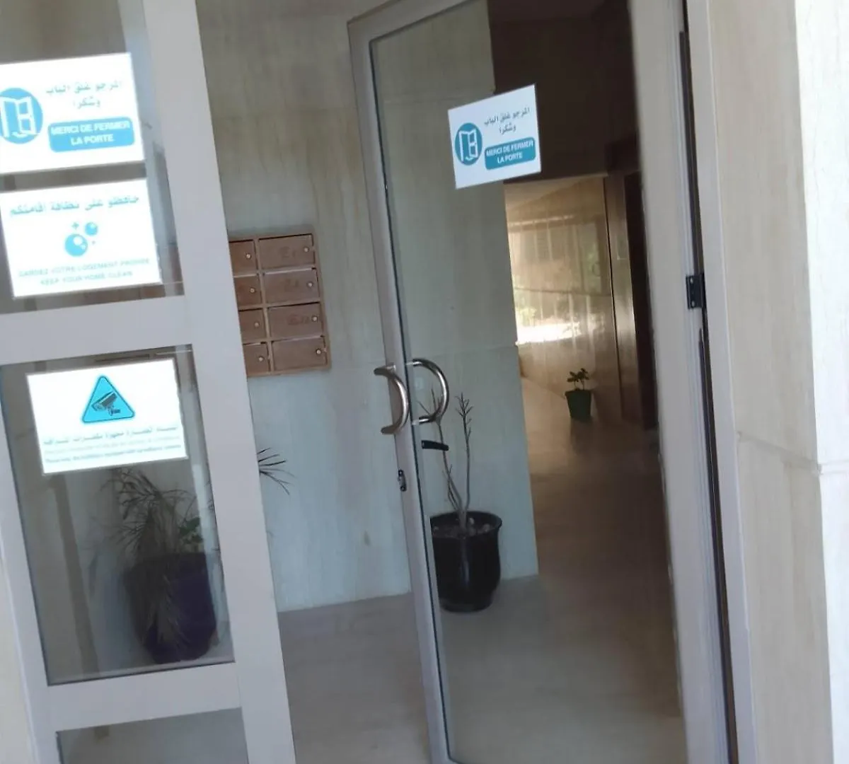 아파트 Zakri Appartement 에사우이라