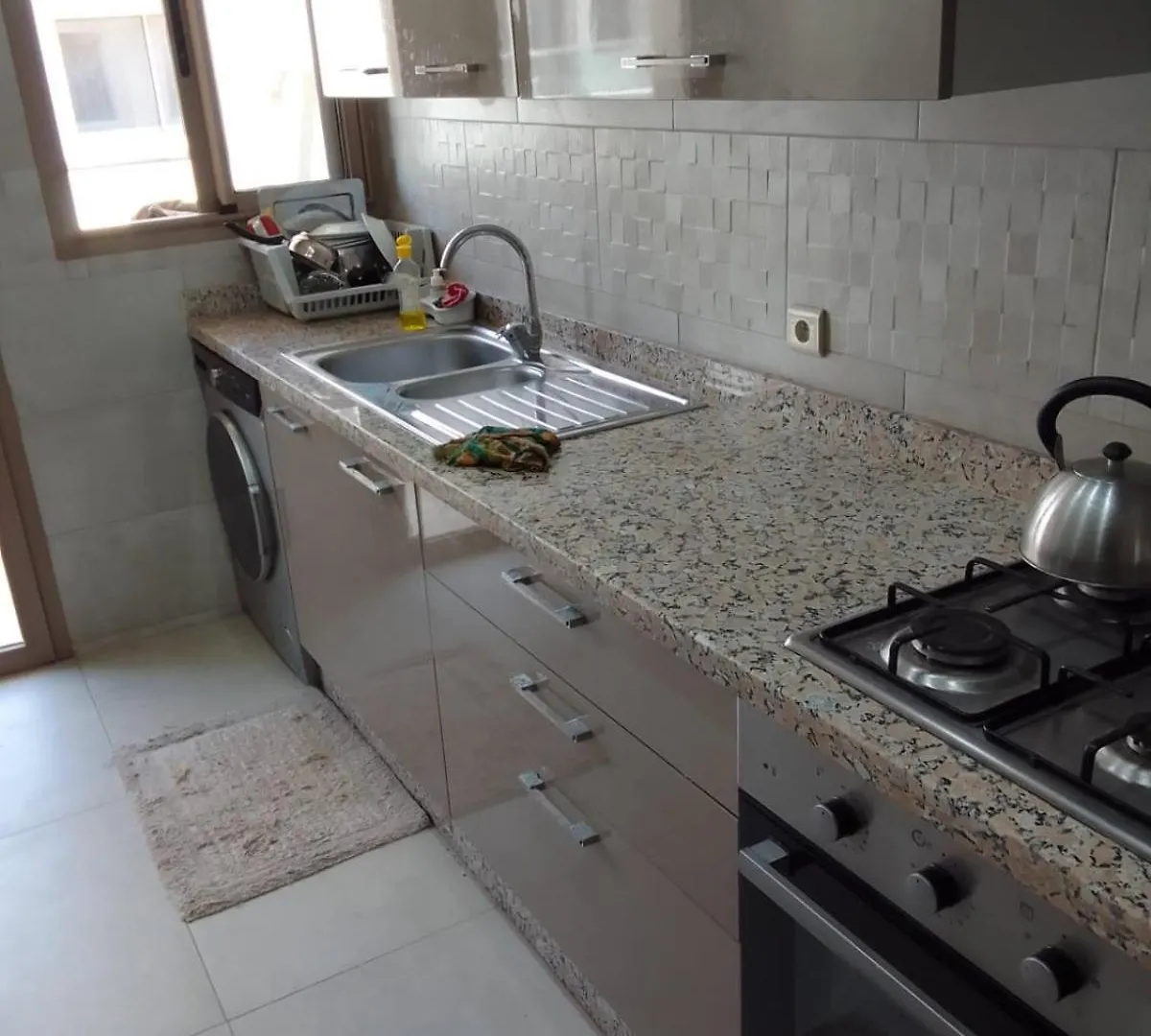 Zakri Appartement 에사우이라